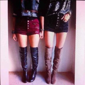 LF BLACK CARMAR BUTTON EXPOSED DISTRESSED SHORTS